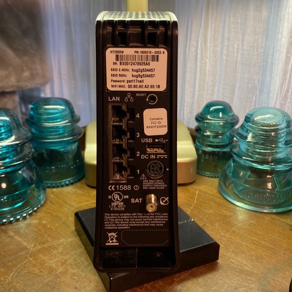 Hughes HT2000W Black Satellite Dual Band 2.4Ghz-5Ghz Modem Router - Picture 3 of 9